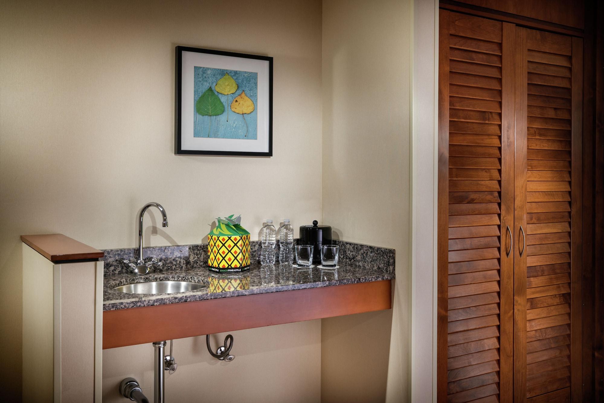 Staypineapple, Watertown Hotel, University District Сиатъл Екстериор снимка