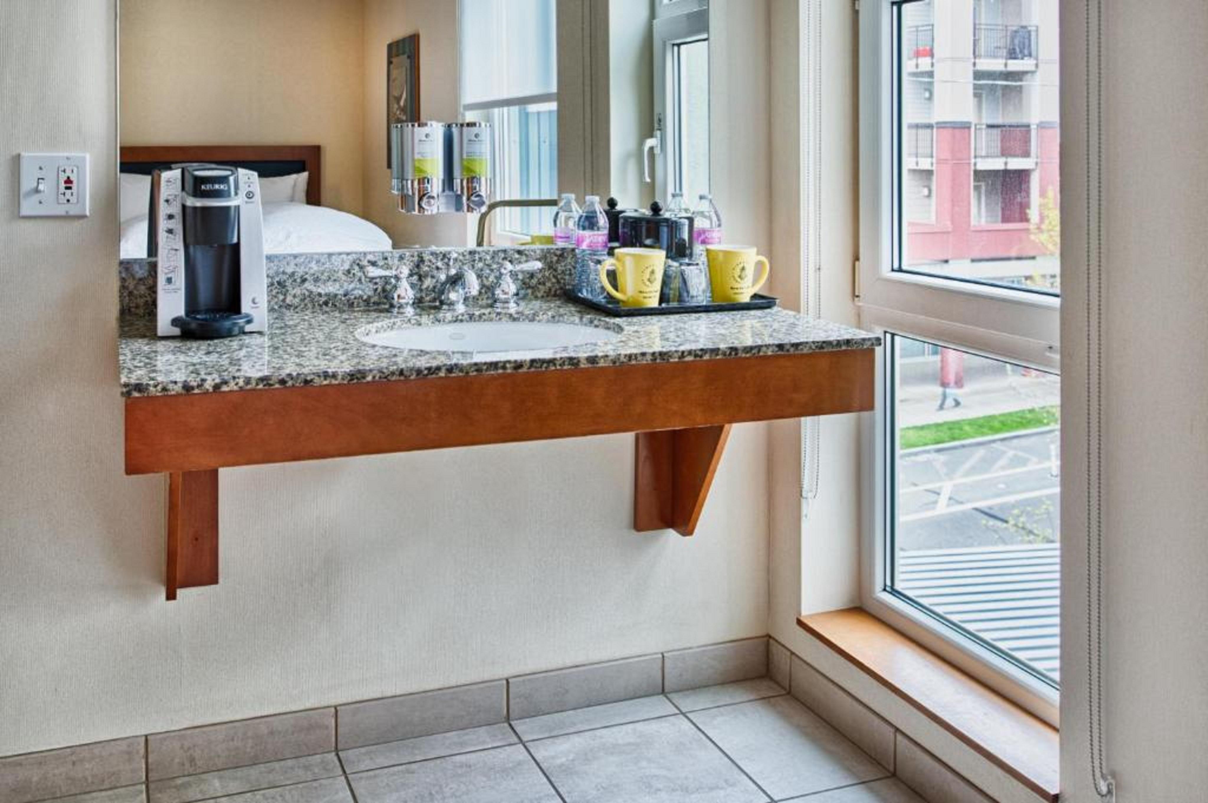 Staypineapple, Watertown Hotel, University District Сиатъл Екстериор снимка